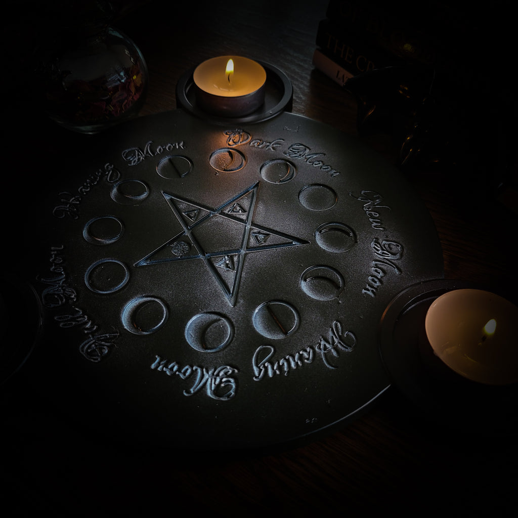 Lunar Candle Holder — handmade gothic candle holder, made to order. Hand-cast pentacle with moon phases, integrated tea light spaces, black hand-painted finish with protective lacquer. Occult altar decor, approx. 24cm diameter.