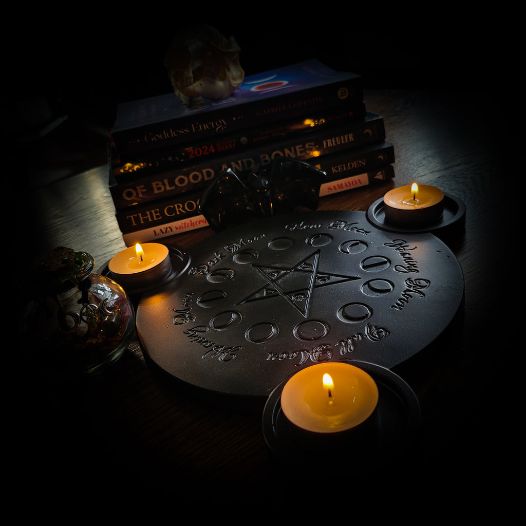 Lunar Candle Holder — handmade gothic candle holder, made to order. Hand-cast pentacle with moon phases, integrated tea light spaces, black hand-painted finish with protective lacquer. Occult altar decor, approx. 24cm diameter.