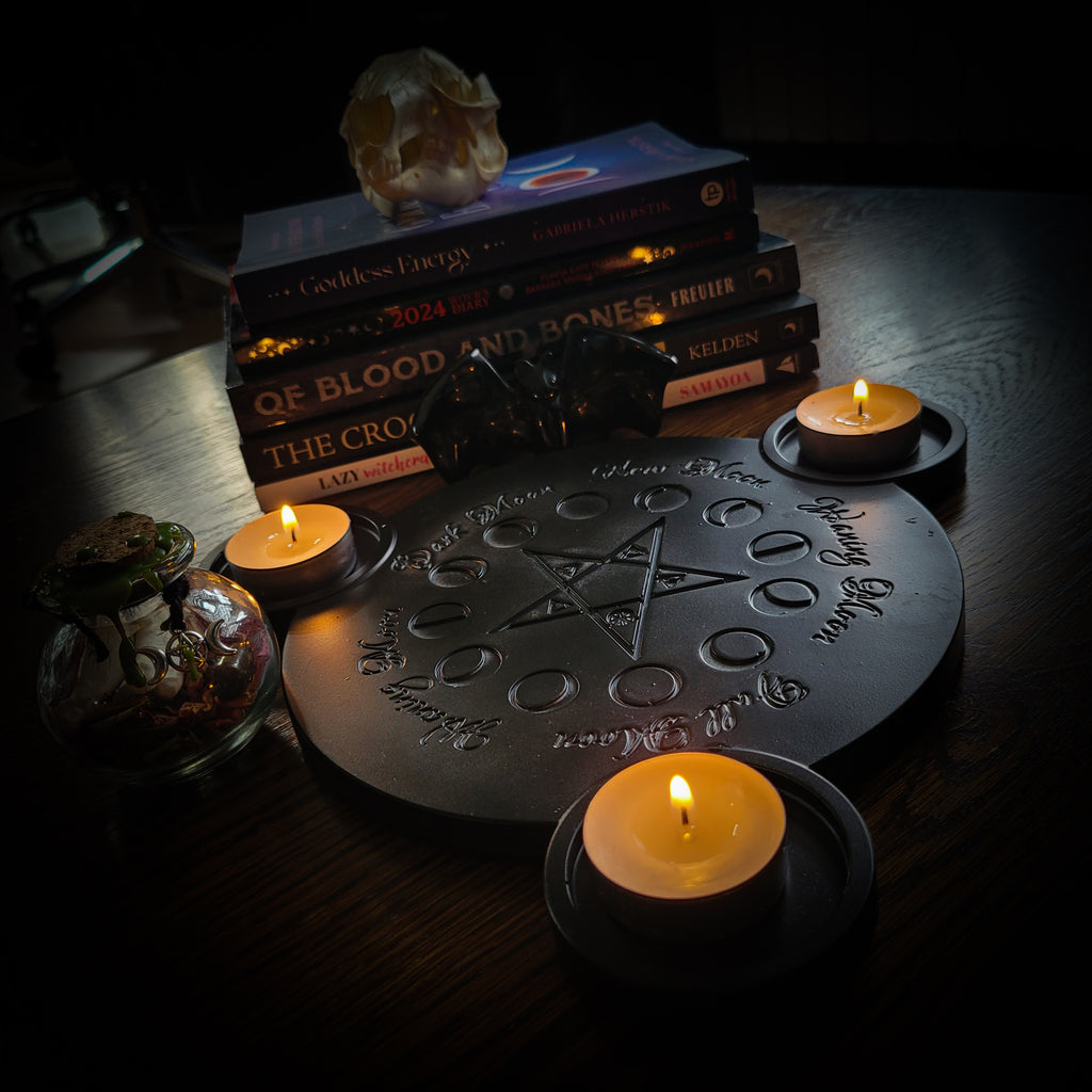 Lunar Candle Holder — handmade gothic candle holder, made to order. Hand-cast pentacle with moon phases, integrated tea light spaces, black hand-painted finish with protective lacquer. Occult altar decor, approx. 24cm diameter.