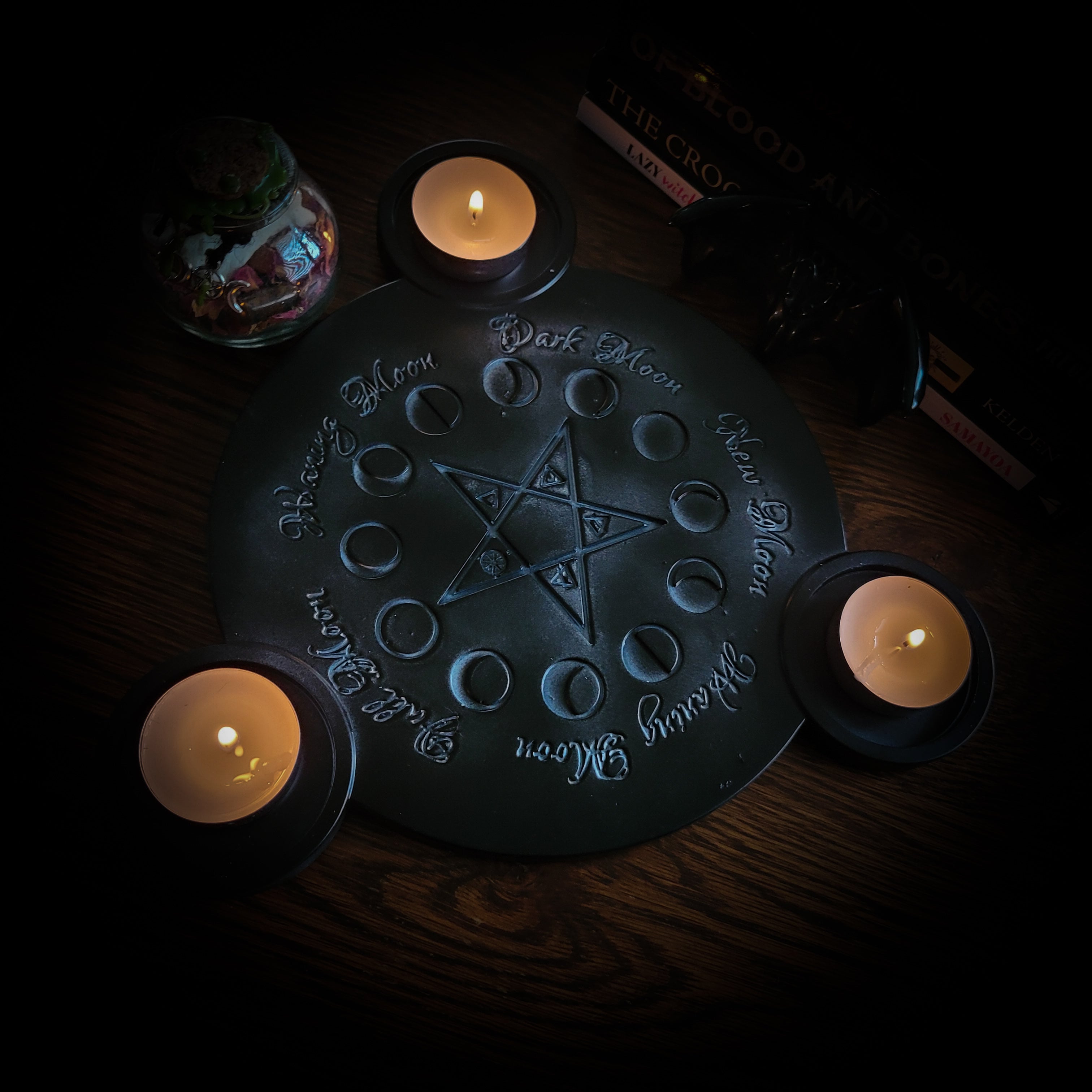 Lunar Candle Holder — handmade gothic candle holder, made to order. Hand-cast pentacle with moon phases, integrated tea light spaces, black hand-painted finish with protective lacquer. Occult altar decor, approx. 24cm diameter.