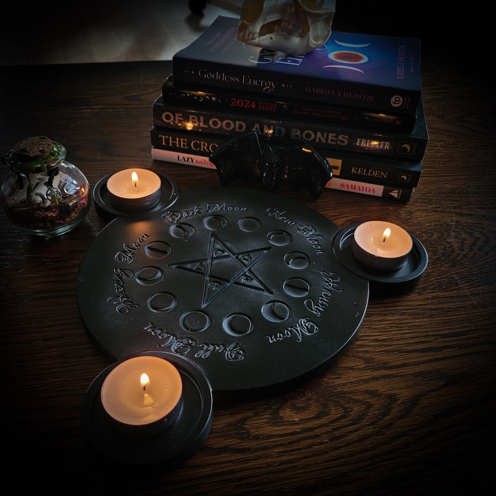 Lunar Candle Holder — handmade gothic candle holder, made to order. Hand-cast pentacle with moon phases, integrated tea light spaces, black hand-painted finish with protective lacquer. Occult altar decor, approx. 24cm diameter.