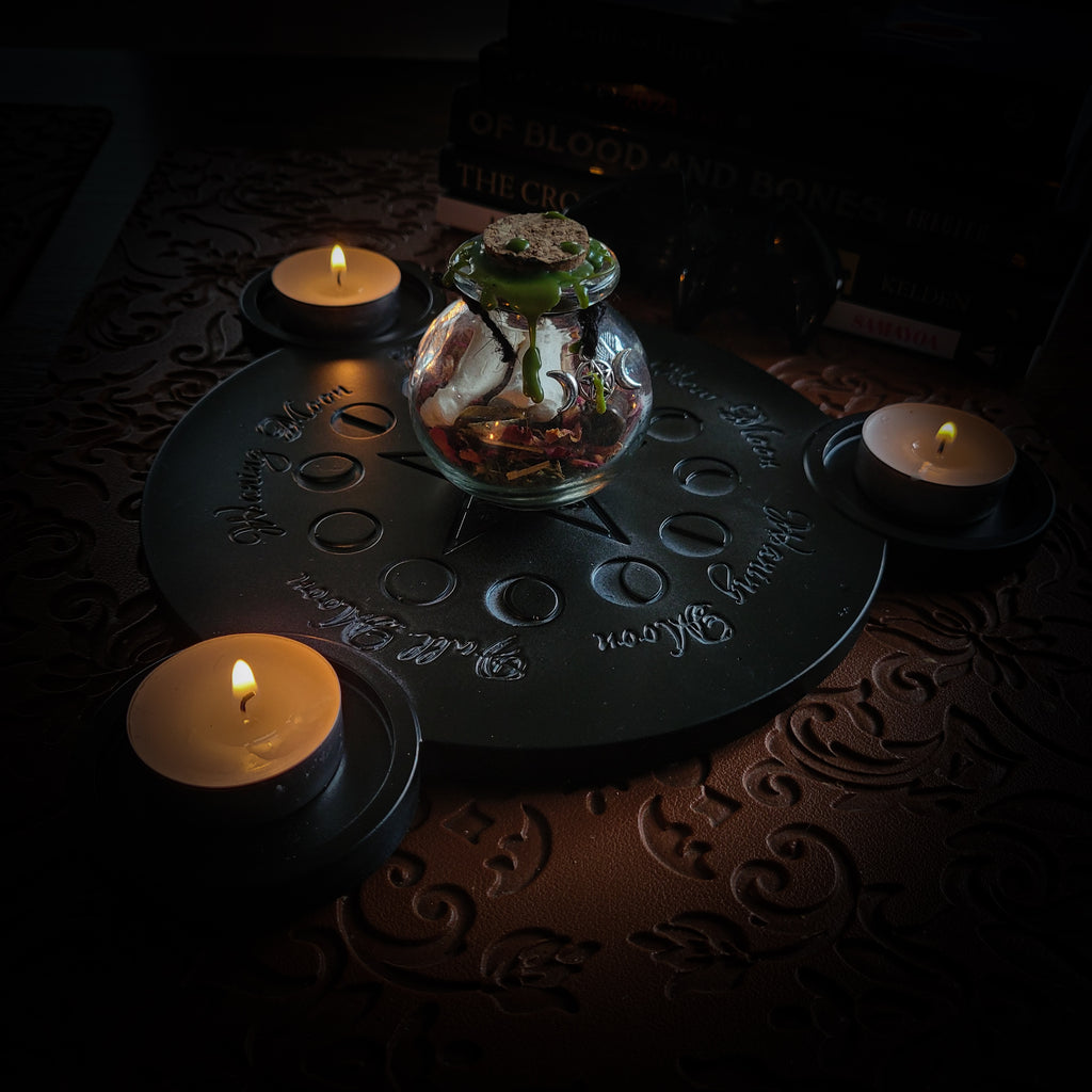 Lunar Candle Holder — handmade gothic candle holder, made to order. Hand-cast pentacle with moon phases, integrated tea light spaces, black hand-painted finish with protective lacquer. Occult altar decor, approx. 24cm diameter.