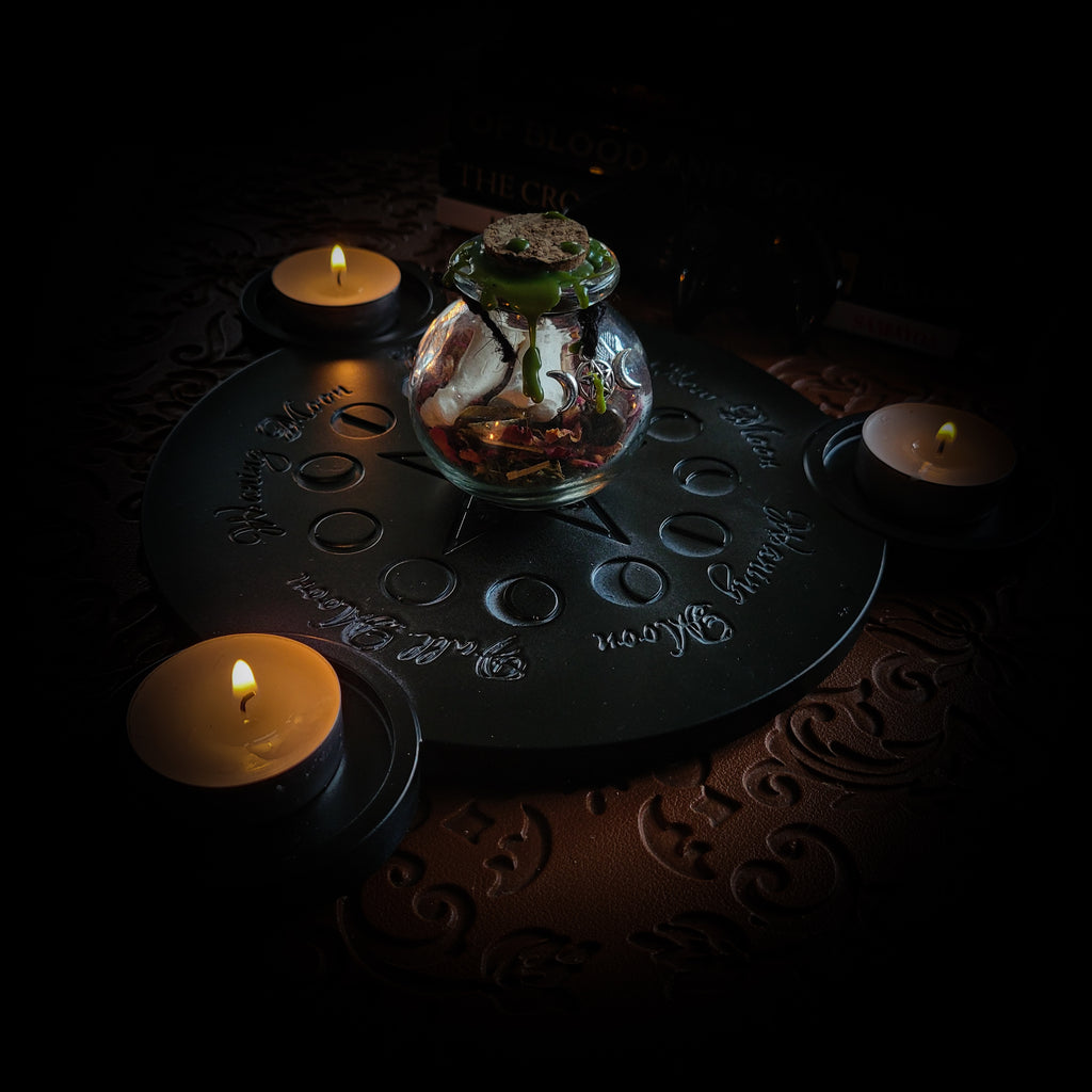 Lunar Candle Holder — handmade gothic candle holder, made to order. Hand-cast pentacle with moon phases, integrated tea light spaces, black hand-painted finish with protective lacquer. Occult altar decor, approx. 24cm diameter.