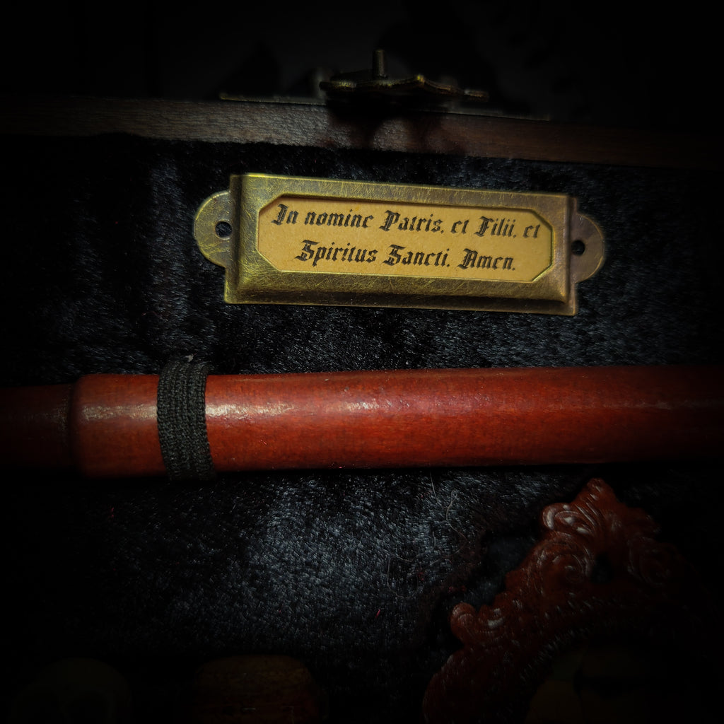Vampire Hunter Kit — handmade gothic relic box, made to order. Hand-painted ornamented wooden suitcase with vampire stake, hammer, holy water, rosaries, crucifix, glass vials, miniature Bible and crimson velvet lining. Dark collectible decor, 23x17x9.5cm.