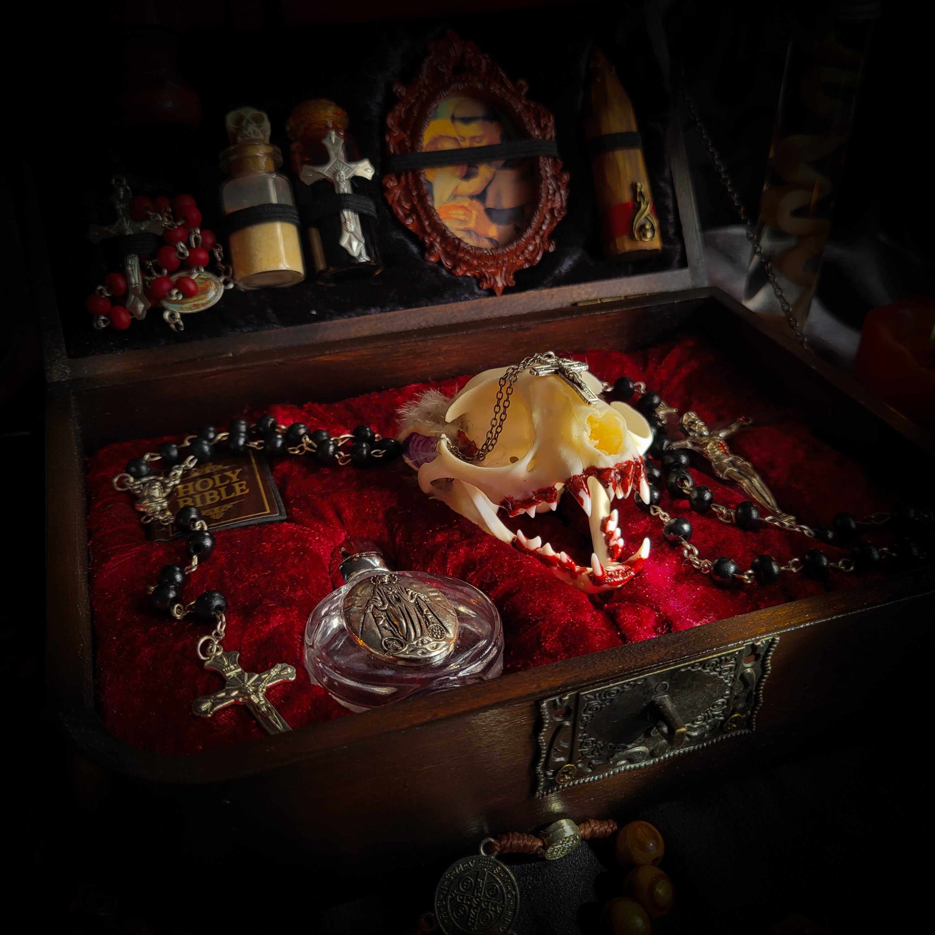 Vampire Hunter Kit — handmade gothic relic box, made to order. Hand-painted ornamented wooden suitcase with vampire stake, hammer, holy water, rosaries, crucifix, glass vials, miniature Bible and crimson velvet lining. Dark collectible decor, 23x17x9.5cm.