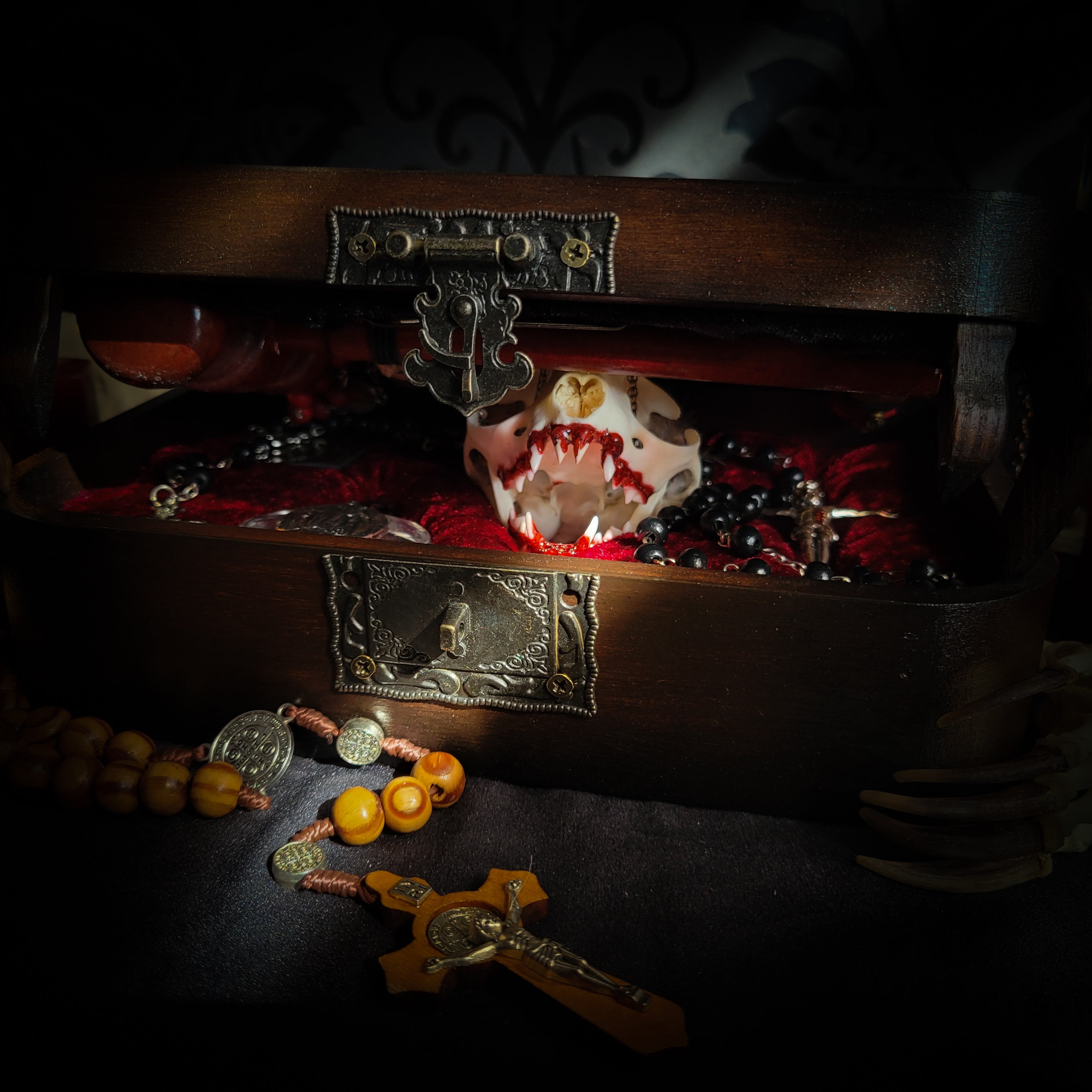 Vampire Hunter Kit — handmade gothic relic box, made to order. Hand-painted ornamented wooden suitcase with vampire stake, hammer, holy water, rosaries, crucifix, glass vials, miniature Bible and crimson velvet lining. Dark collectible decor, 23x17x9.5cm.