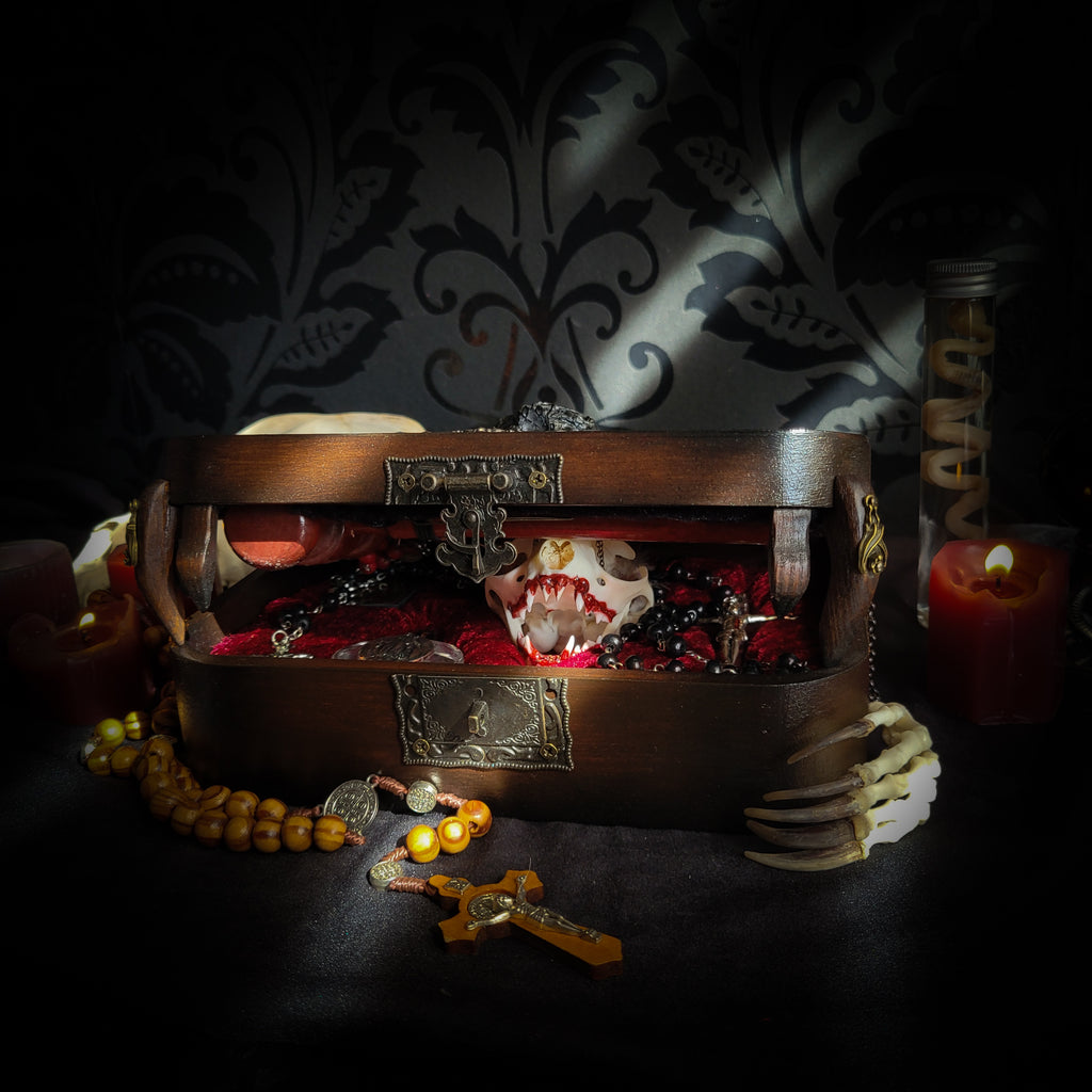 Vampire Hunter Kit — handmade gothic relic box, made to order. Hand-painted ornamented wooden suitcase with vampire stake, hammer, holy water, rosaries, crucifix, glass vials, miniature Bible and crimson velvet lining. Dark collectible decor, 23x17x9.5cm.