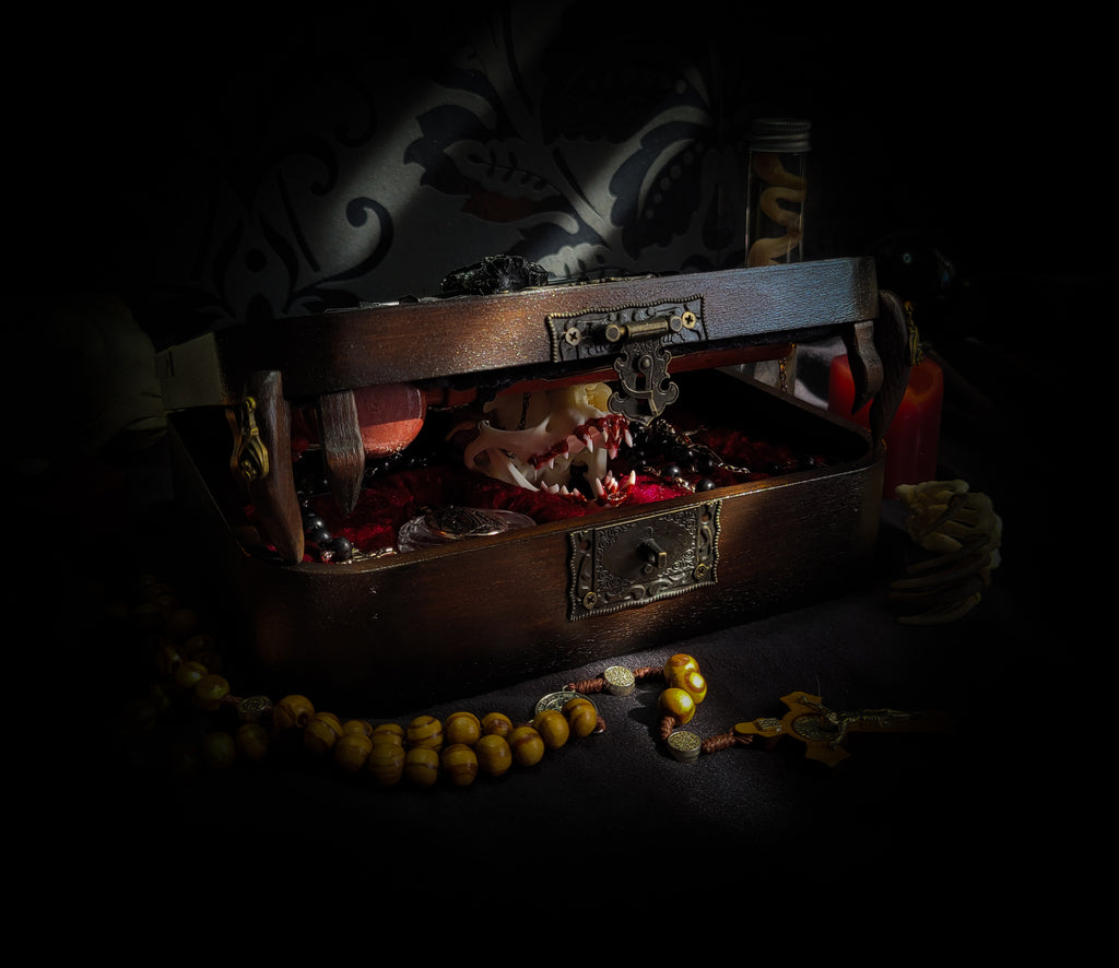 Vampire Hunter Kit — handmade gothic relic box, made to order. Hand-painted ornamented wooden suitcase with vampire stake, hammer, holy water, rosaries, crucifix, glass vials, miniature Bible and crimson velvet lining. Dark collectible decor, 23x17x9.5cm.