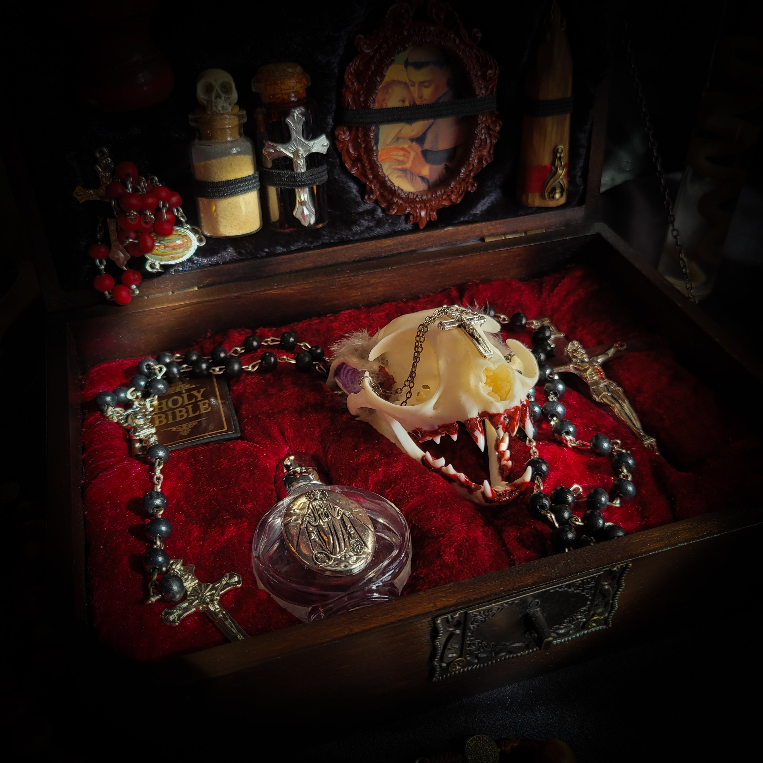 Vampire Hunter Kit — handmade gothic relic box, made to order. Hand-painted ornamented wooden suitcase with vampire stake, hammer, holy water, rosaries, crucifix, glass vials, miniature Bible and crimson velvet lining. Dark collectible decor, 23x17x9.5cm.