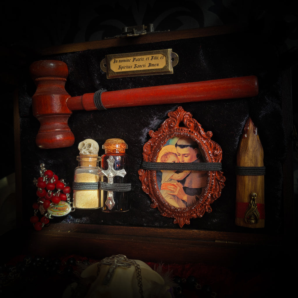 Vampire Hunter Kit — handmade gothic relic box, made to order. Hand-painted ornamented wooden suitcase with vampire stake, hammer, holy water, rosaries, crucifix, glass vials, miniature Bible and crimson velvet lining. Dark collectible decor, 23x17x9.5cm.