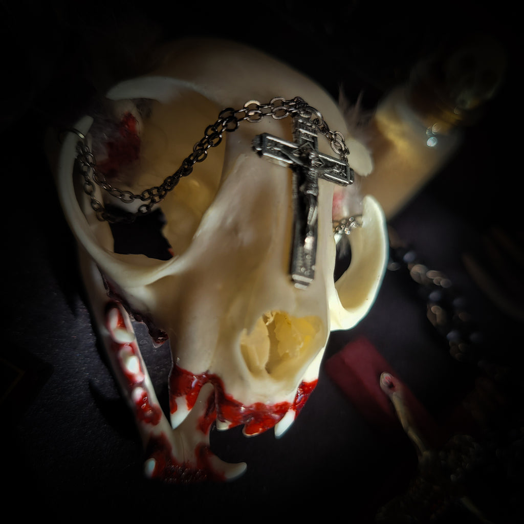 Vampire Hunter Kit — handmade gothic relic box, made to order. Hand-painted ornamented wooden suitcase with vampire stake, hammer, holy water, rosaries, crucifix, glass vials, miniature Bible and crimson velvet lining. Dark collectible decor, 23x17x9.5cm.