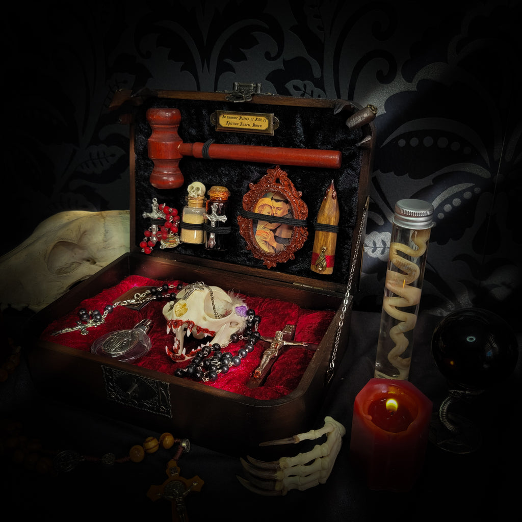 Vampire Hunter Kit — handmade gothic relic box, made to order. Hand-painted ornamented wooden suitcase with vampire stake, hammer, holy water, rosaries, crucifix, glass vials, miniature Bible and crimson velvet lining. Dark collectible decor, 23x17x9.5cm.