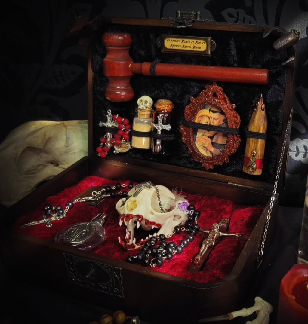 Vampire Hunter Kit — handmade gothic relic box, made to order. Hand-painted ornamented wooden suitcase with vampire stake, hammer, holy water, rosaries, crucifix, glass vials, miniature Bible and crimson velvet lining. Dark collectible decor, 23x17x9.5cm.