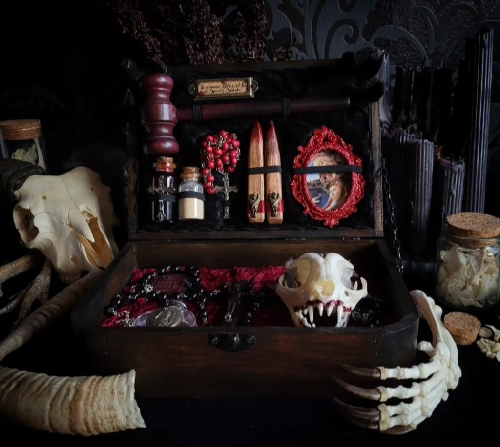 Vampire Hunter Kit — handmade gothic relic box, made to order. Hand-painted ornamented wooden suitcase with vampire stake, hammer, holy water, rosaries, crucifix, glass vials, miniature Bible and crimson velvet lining. Dark collectible decor, 23x17x9.5cm.