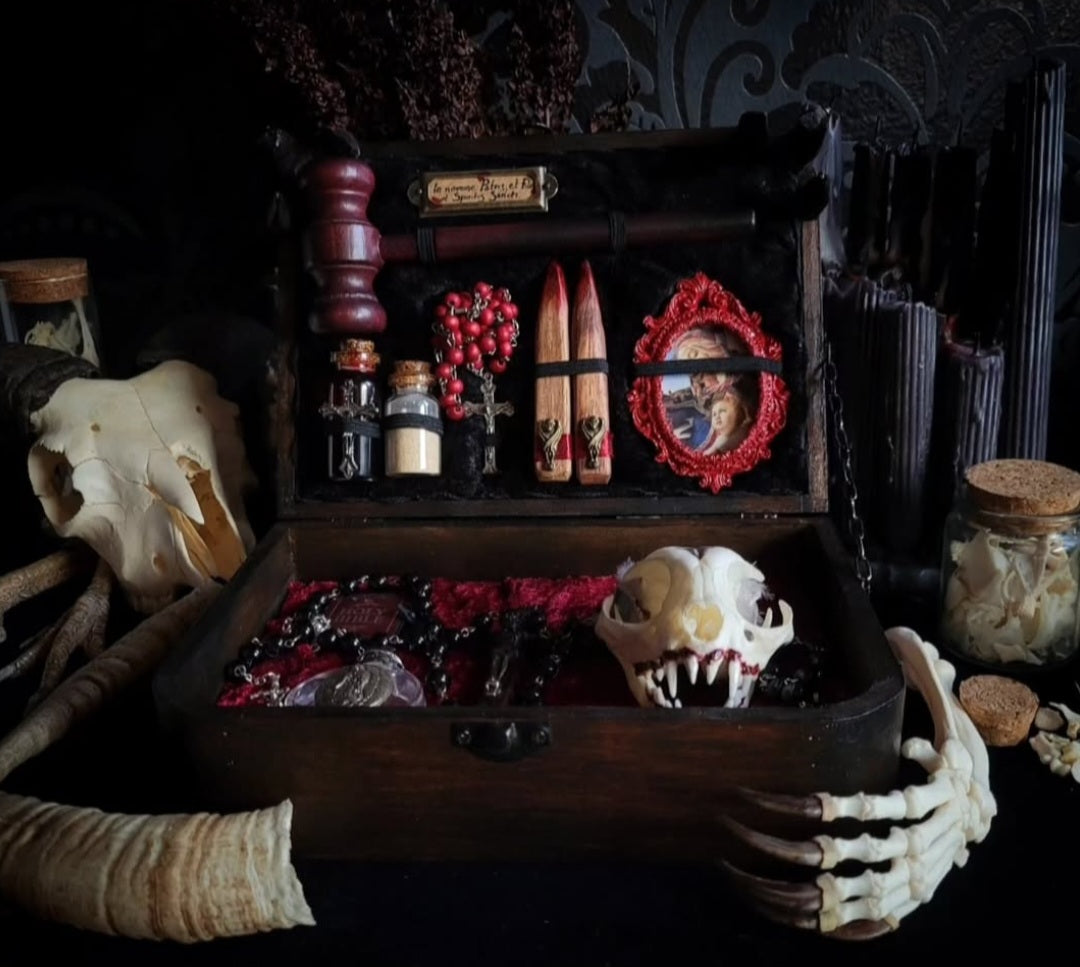 Vampire Hunter Kit — handmade gothic relic box, made to order. Hand-painted ornamented wooden suitcase with vampire stake, hammer, holy water, rosaries, crucifix, glass vials, miniature Bible and crimson velvet lining. Dark collectible decor, 23x17x9.5cm.