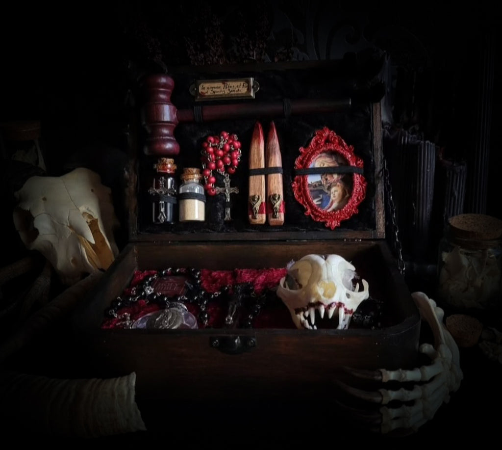 Vampire Hunter Kit — handmade gothic relic box, made to order. Hand-painted ornamented wooden suitcase with vampire stake, hammer, holy water, rosaries, crucifix, glass vials, miniature Bible and crimson velvet lining. Dark collectible decor, 23x17x9.5cm.