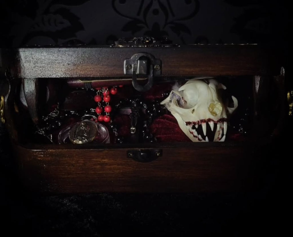 Vampire Hunter Kit — handmade gothic relic box, made to order. Hand-painted ornamented wooden suitcase with vampire stake, hammer, holy water, rosaries, crucifix, glass vials, miniature Bible and crimson velvet lining. Dark collectible decor, 23x17x9.5cm.