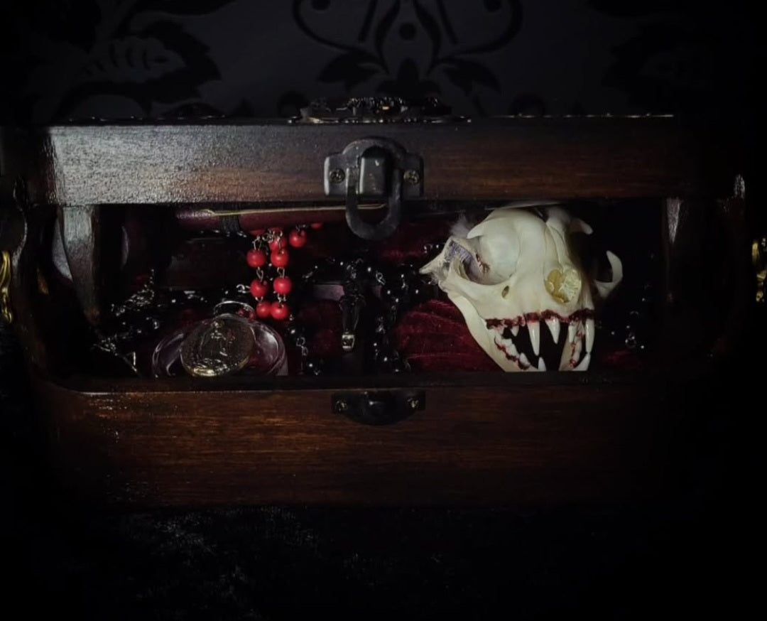 Vampire Hunter Kit — handmade gothic relic box, made to order. Hand-painted ornamented wooden suitcase with vampire stake, hammer, holy water, rosaries, crucifix, glass vials, miniature Bible and crimson velvet lining. Dark collectible decor, 23x17x9.5cm.