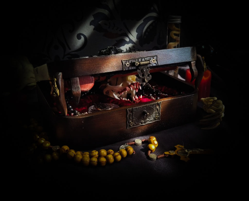Vampire Hunter Kit — handmade gothic relic box, made to order. Hand-painted ornamented wooden suitcase with vampire stake, hammer, holy water, rosaries, crucifix, glass vials, miniature Bible and crimson velvet lining. Dark collectible decor, 23x17x9.5cm.