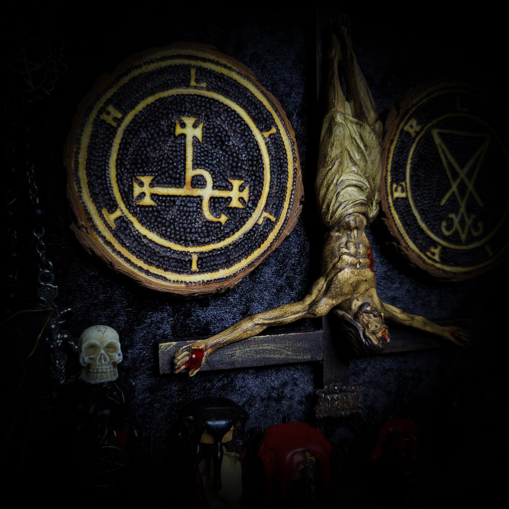 Occult Ritual casket — handmade gothic ritual casket, made to order. Fully custom devotional box with skulls, bones, crystals, sigils and symbolic elements, designed as a ceremonial altar object. Dark occult commission by Morbid Oddities.