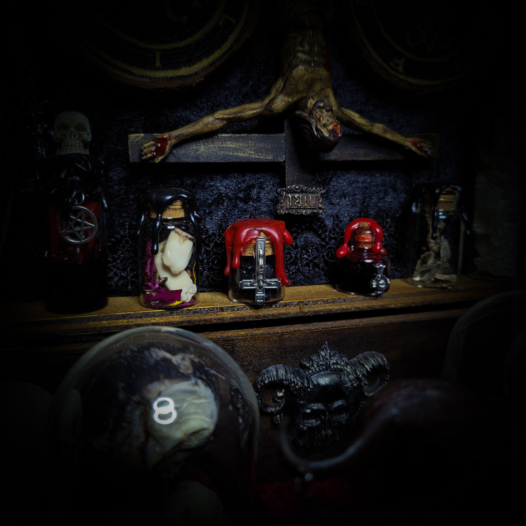 Occult Ritual casket — handmade gothic ritual casket, made to order. Fully custom devotional box with skulls, bones, crystals, sigils and symbolic elements, designed as a ceremonial altar object. Dark occult commission by Morbid Oddities.