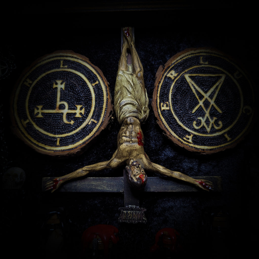 Occult Ritual casket — handmade gothic ritual casket, made to order. Fully custom devotional box with skulls, bones, crystals, sigils and symbolic elements, designed as a ceremonial altar object. Dark occult commission by Morbid Oddities.