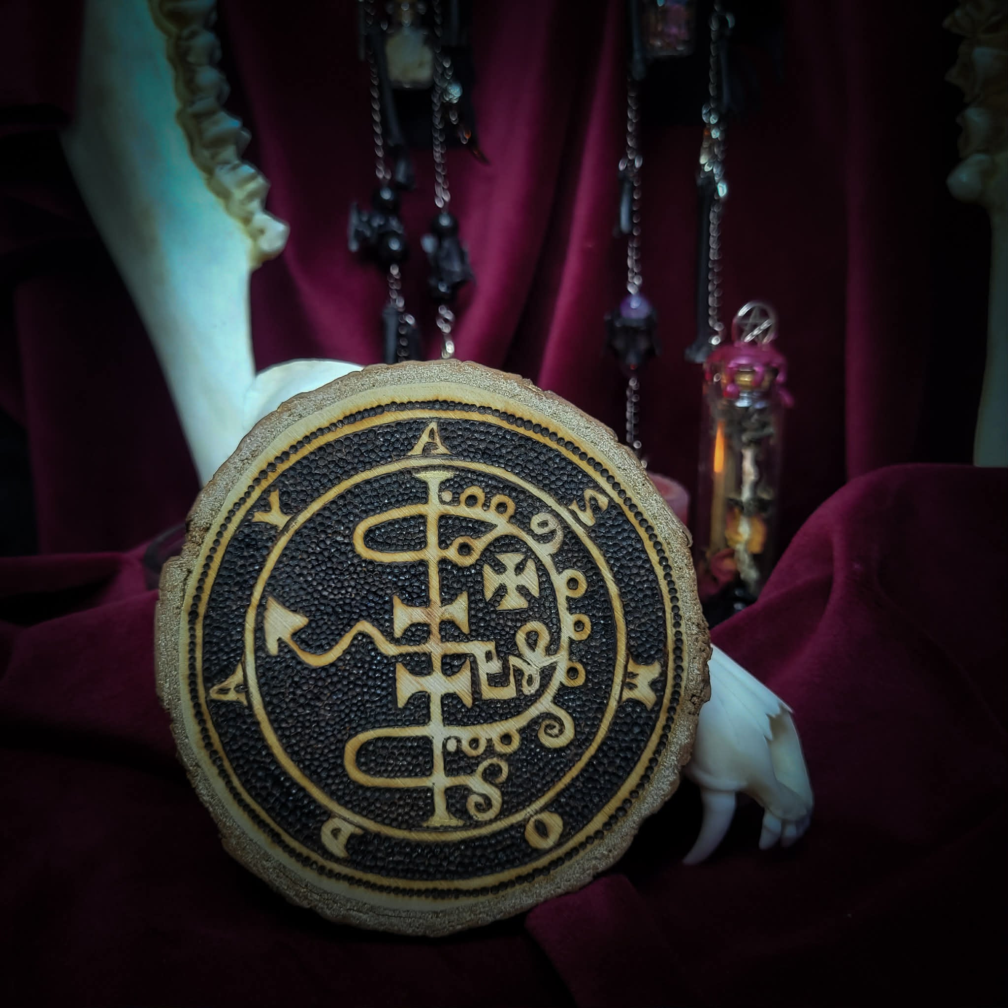 Handmade gothic pyrography sigil — occult sigil design hand-burned into natural wood, ritual tool for altar, divination or meditation, approx. 10cm