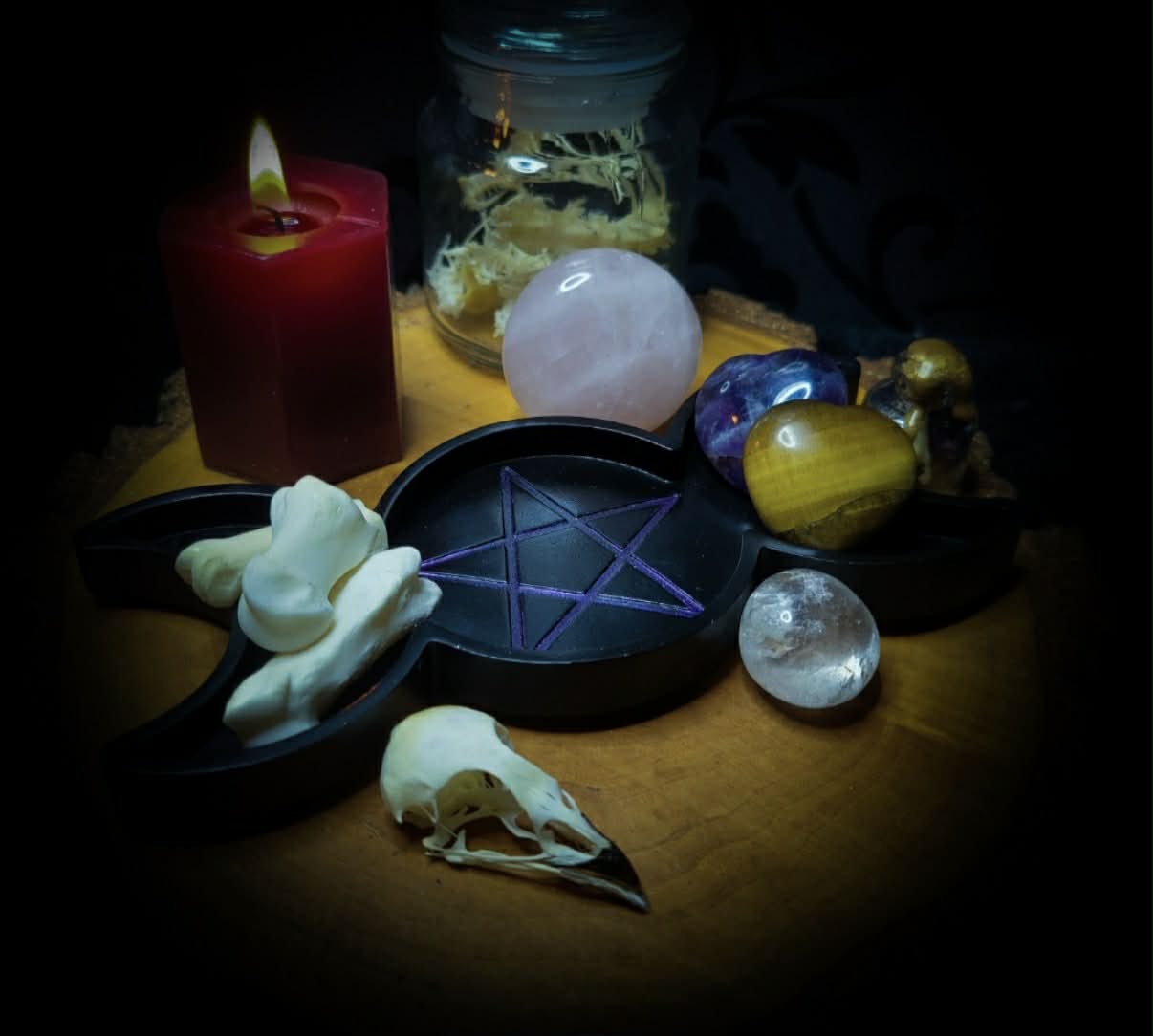 Altar Dish — handmade gothic ritual dish, made to order. Hand-cast pentagram dish with bone-like sculptural elements, black finish with metallic detail. Occult altar decor and offering dish, 15x7cm.