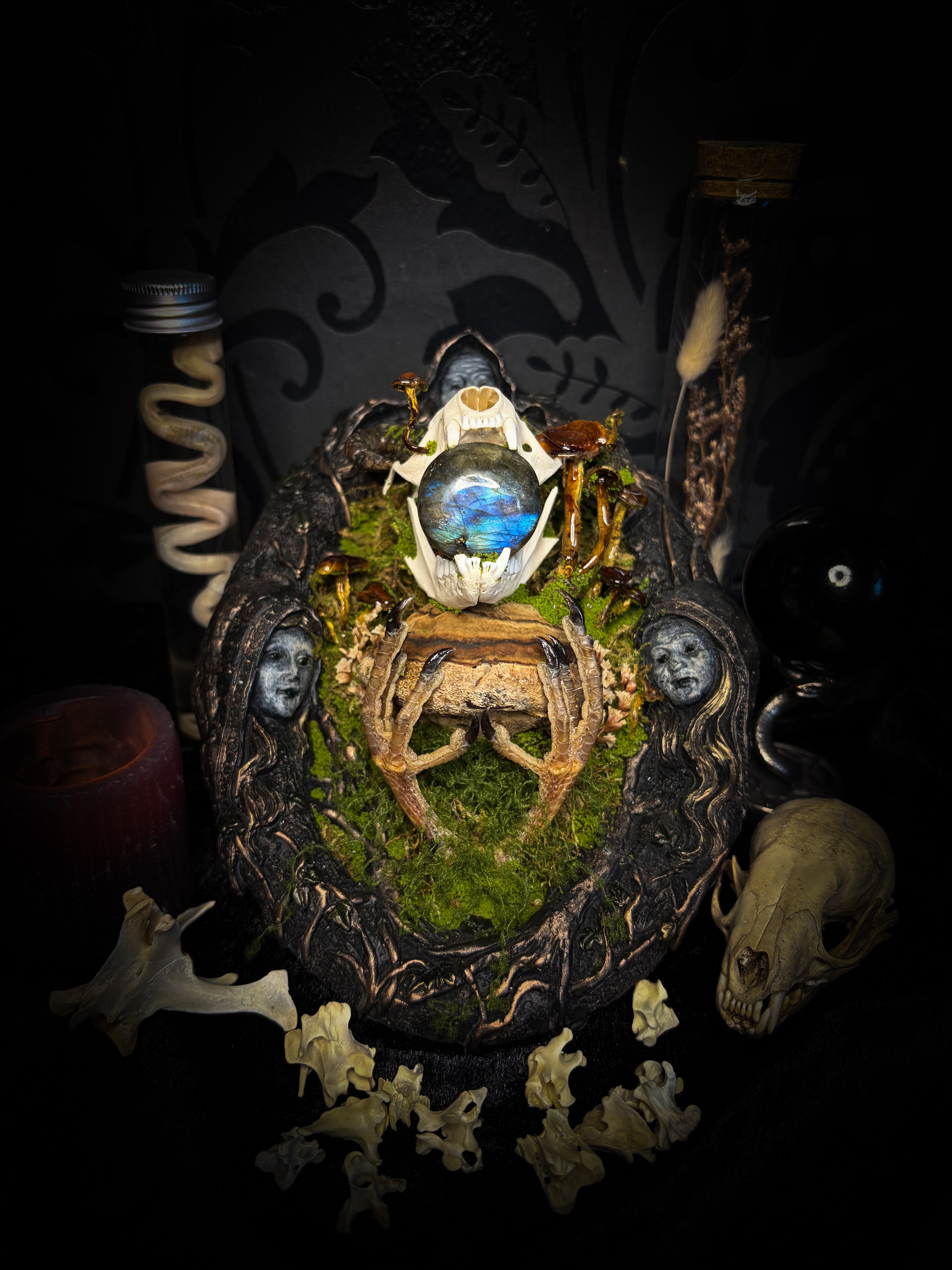 Forest Faun Calio | Woodland — handmade gothic wall decor with real marten skull, hand-carved ram horns, labradorite, preserved bird feet, moss and mushrooms sealed in resin, aged hand-cast frame, 20x15cm