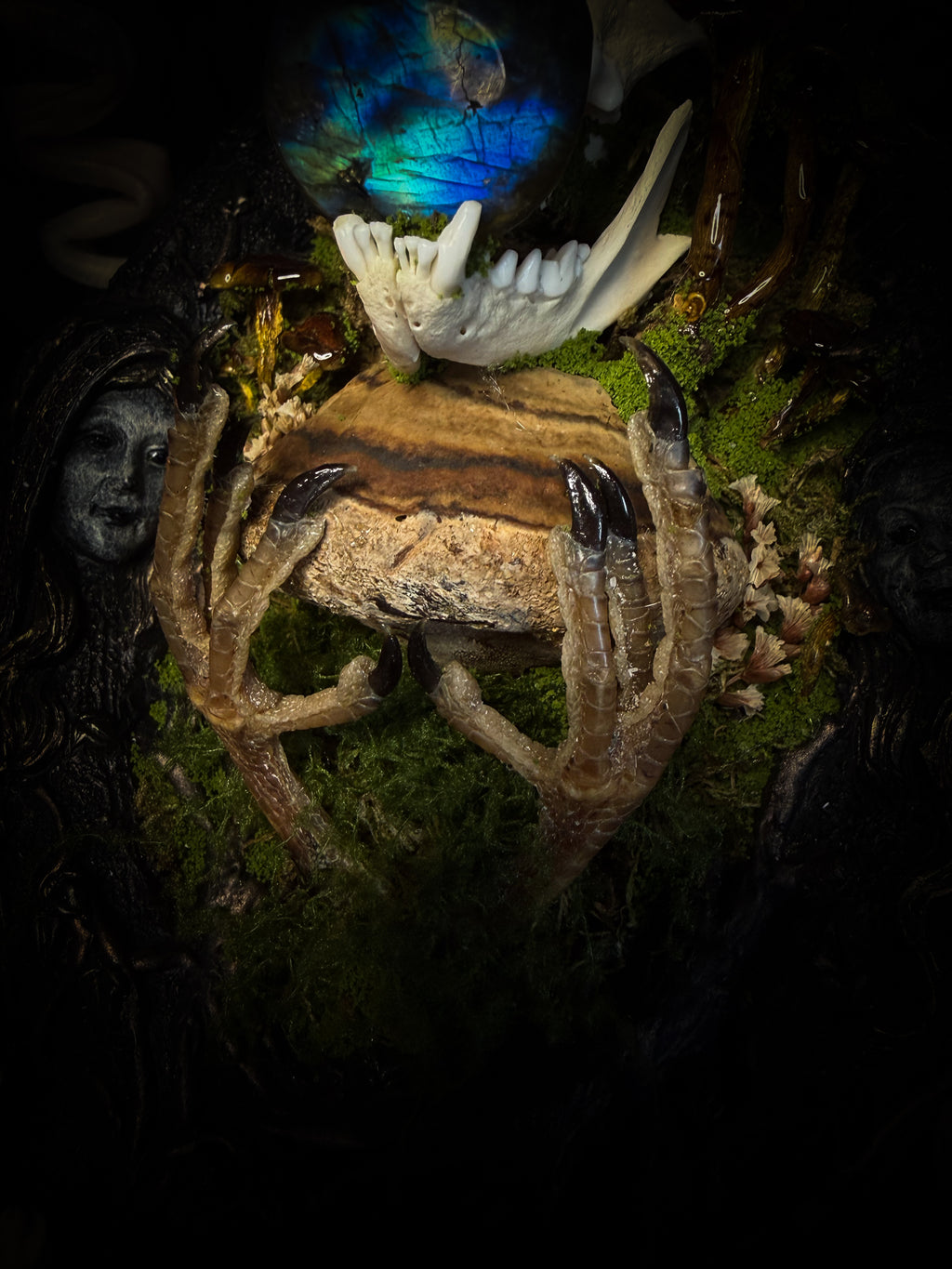 Forest Faun Calio | Woodland — handmade gothic wall decor with real marten skull, hand-carved ram horns, labradorite, preserved bird feet, moss and mushrooms sealed in resin, aged hand-cast frame, 20x15cm