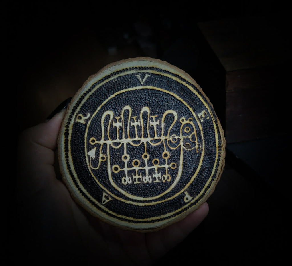 Handmade gothic pyrography sigil — occult sigil design hand-burned into natural wood, ritual tool for altar, divination or meditation, approx. 10cm