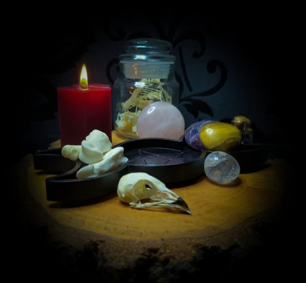 Altar Dish — handmade gothic ritual dish, made to order. Hand-cast pentagram dish with bone-like sculptural elements, black finish with metallic detail. Occult altar decor and offering dish, 15x7cm.