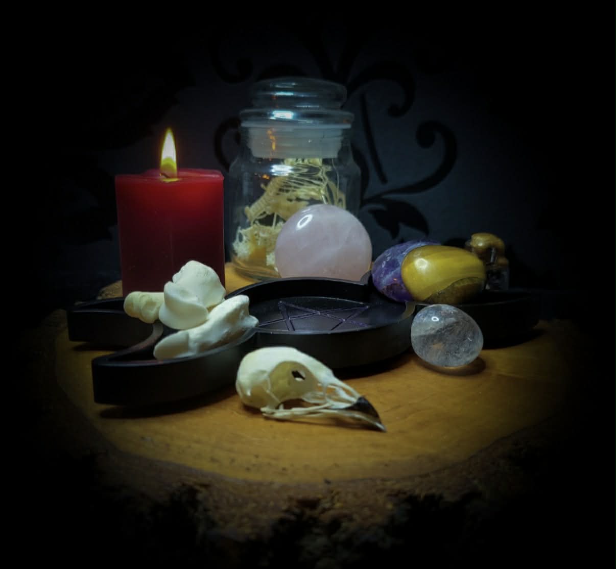 Altar Dish — handmade gothic ritual dish, made to order. Hand-cast pentagram dish with bone-like sculptural elements, black finish with metallic detail. Occult altar decor and offering dish, 15x7cm.